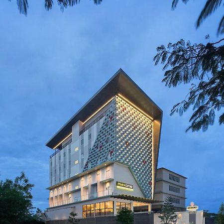 Maxonehotels At Kota Harapan Indah-Bekasi Exterior foto